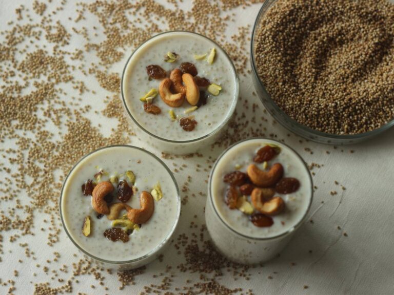 Salaterki z budyniem. Obrazek w artykule Budyń z kaszy jaglanej. Łatwy przepis i wskazówki jak ugotować budyń z kaszy jaglanej