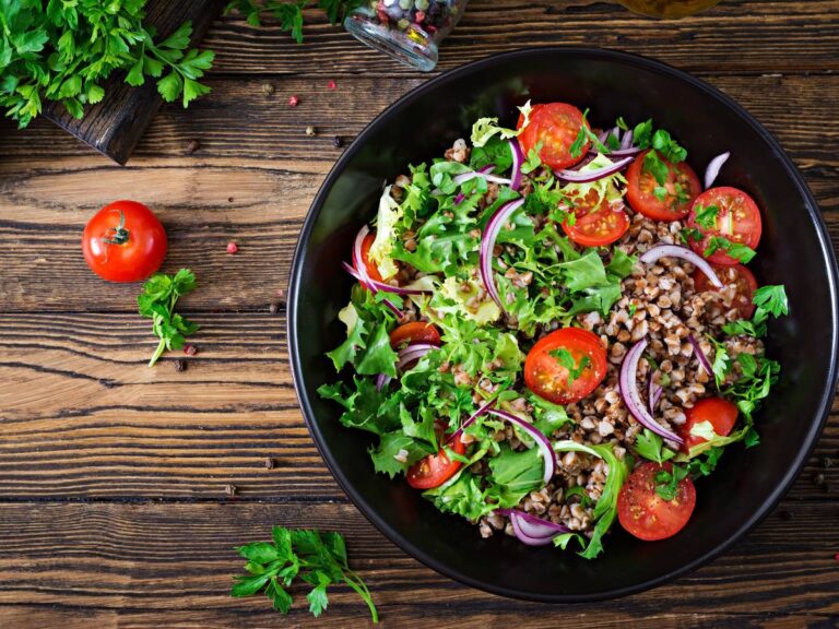 Ugotowana kasza. Obrazek w artykule Jak ugotować kaszę gryczaną? Proste i szybkie przepisy jak ugotować kaszę gryczaną