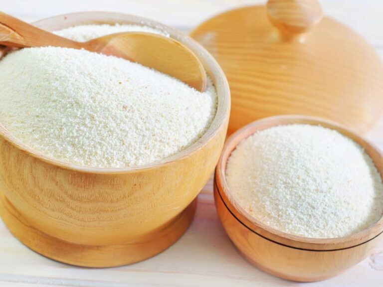 Miseczki z kaszą. Obrazek w artykule Czym zastąpić kaszę manną? Oto kilka alternatyw czym zastąpić kaszę manną