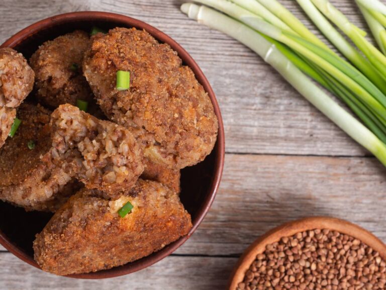 Kotlety z kaszy. Obrazek w artykule Kotlety z kaszy gryczanej. Sprawdzone przepisy i porady kulinarne na kotlety z kaszy gryczanej