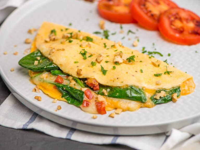 Ilustracja artykułu "Oto 3 przepisy na omlet z płatkami owsianymi, które warto spróbować"