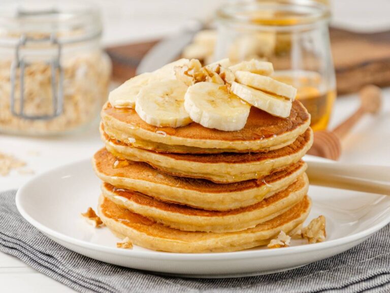 Ilustracja do artykułu "Wypróbuj ten przepis na placuszki bananowe z płatkami owsianymi i zaskocz swoich bliskichymi"