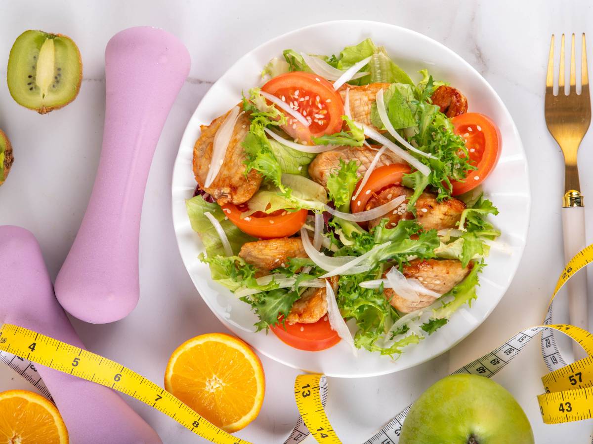 Ilustracja artykułu "3 warianty sałatki z kaszą jaglaną, które pokochają domownicy"