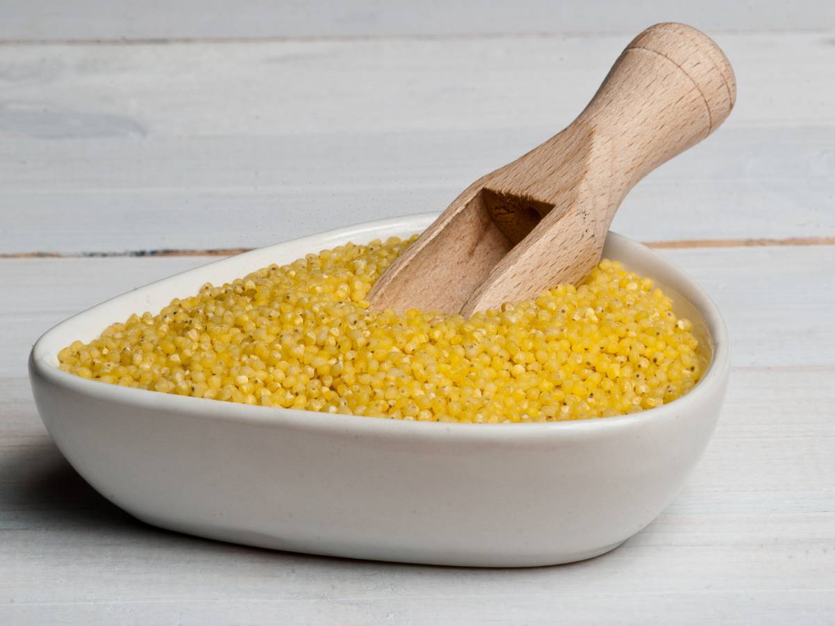 Ilustracja artykułu "3 innowacyjne przepisy z kaszą jaglaną dla kulinarnych eksperymentatorów"