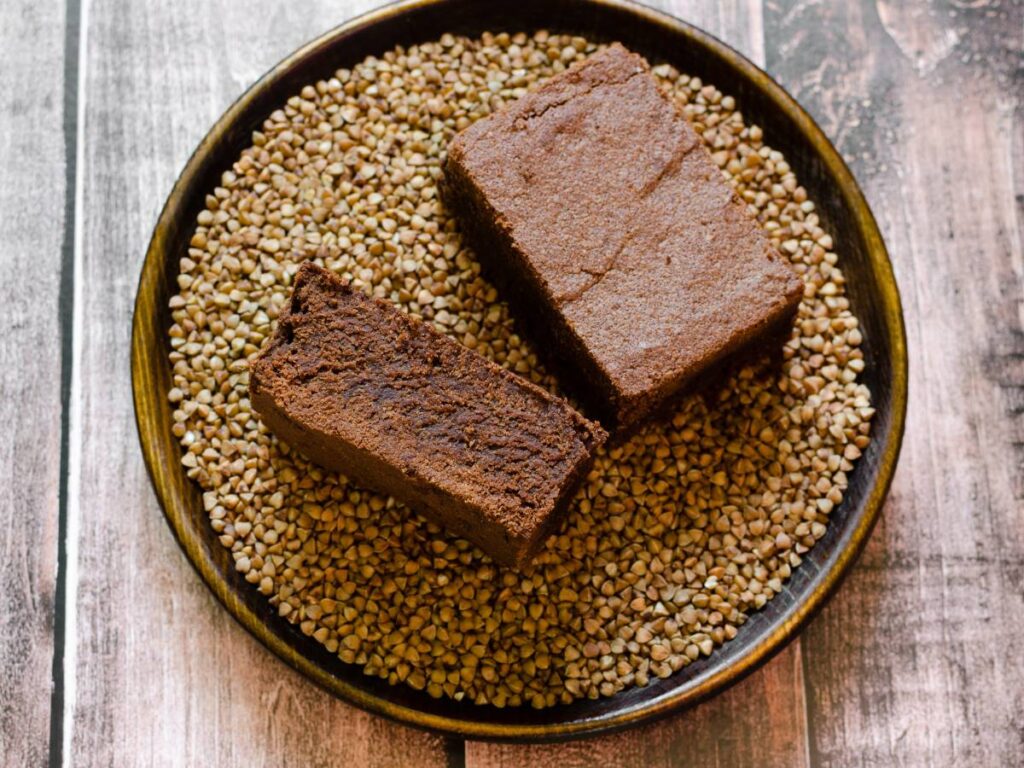 Deser z brownie gryczanego