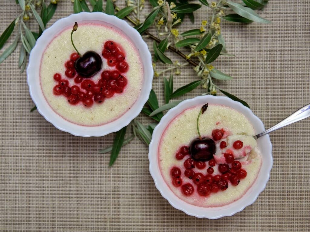 Pomysł na podanie kremu grysikowego dla dzieci