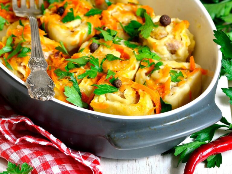 Apetyczna propozycja podania pełnoziarnistych klusek leniwych